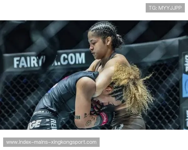 UFC女子组断头技惊呆全场:巾帼英雄的极限瞬间 UFC女子组断头技惊呆全场:巾帼英雄的极限瞬间