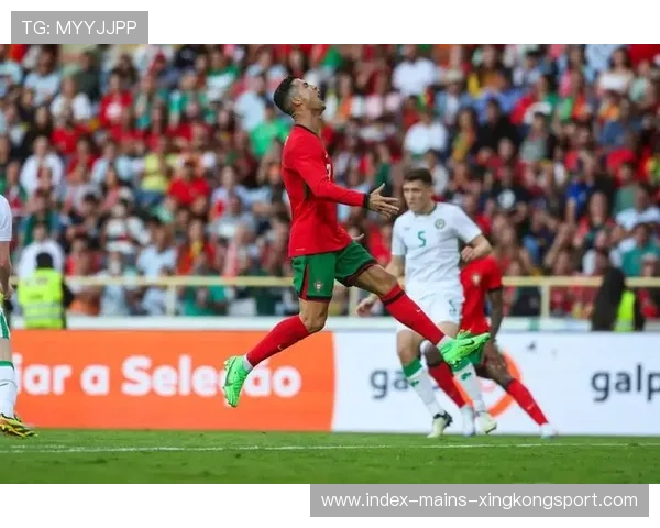 C罗全场奔跑令人动容——足球场上的矫健之魂 C罗全场奔跑令人动容——足球场上的矫健之魂