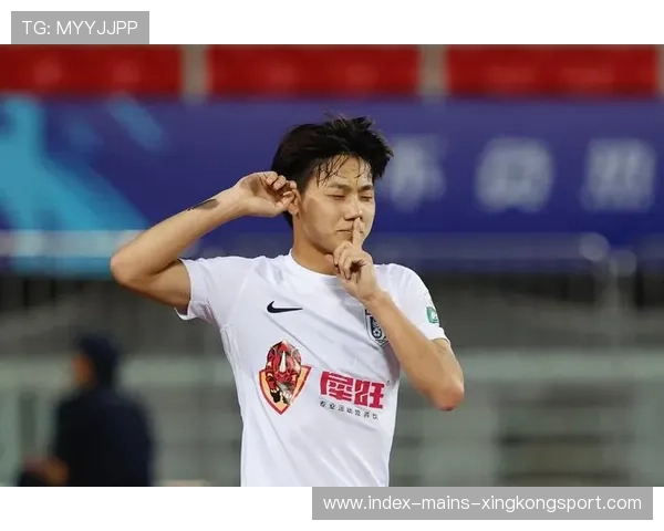 大连英博的无球跑位令人惊叹,多次形成有效牵制